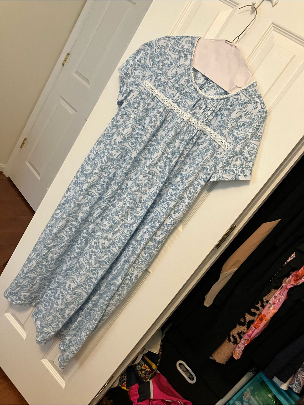 Croft and barrow Blue and white paisley nightgown with lace trim